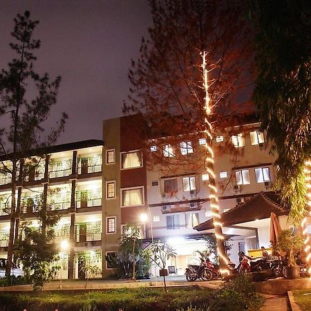 Hotel Lotus Bandung Extérieur photo
