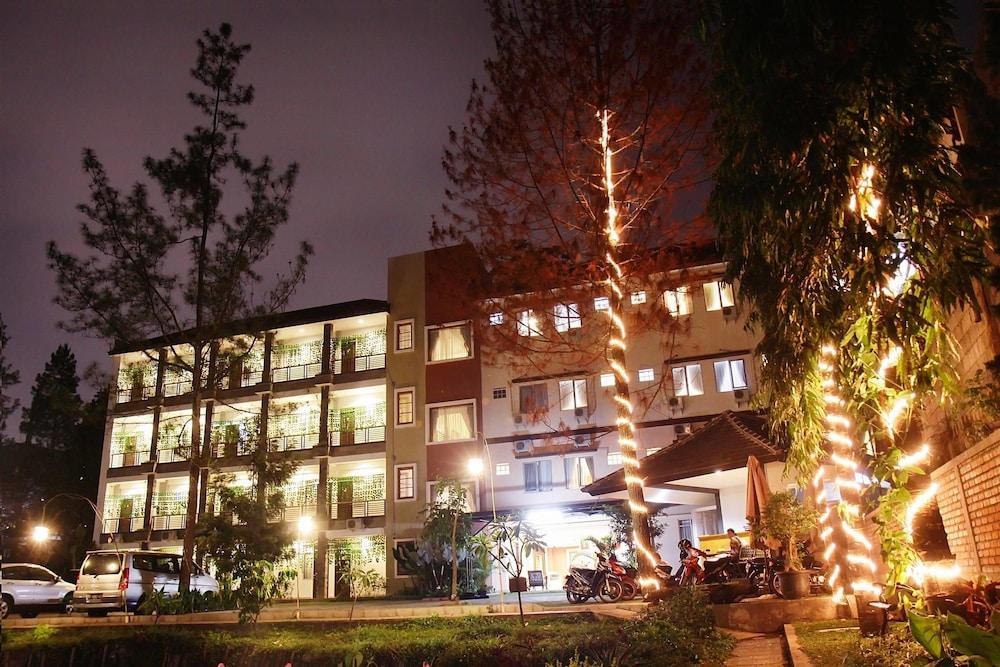Hotel Lotus Bandung Extérieur photo