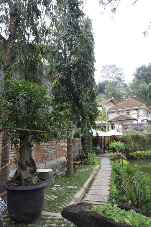 Hotel Lotus Bandung Extérieur photo