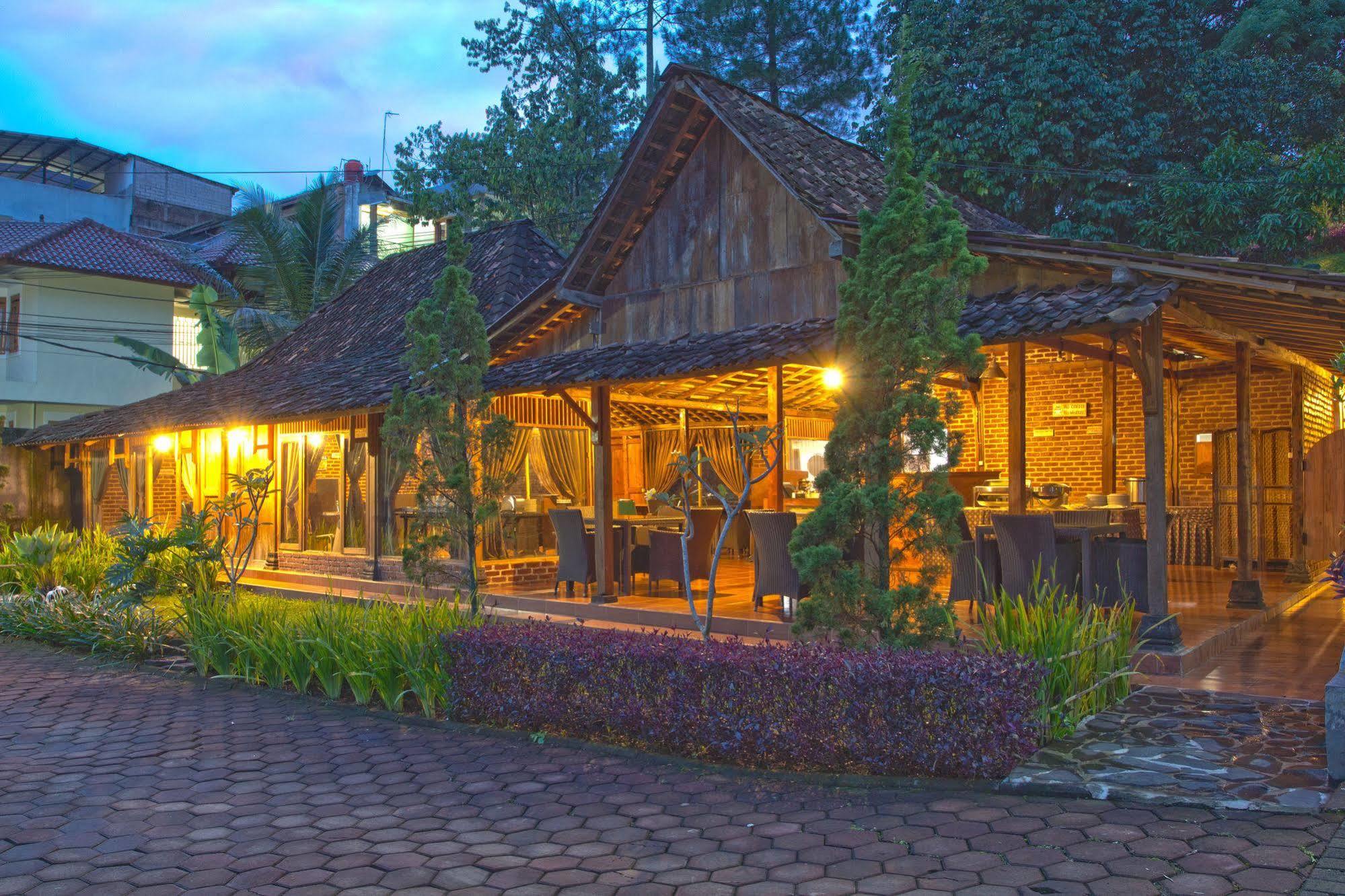 Hotel Lotus Bandung Extérieur photo