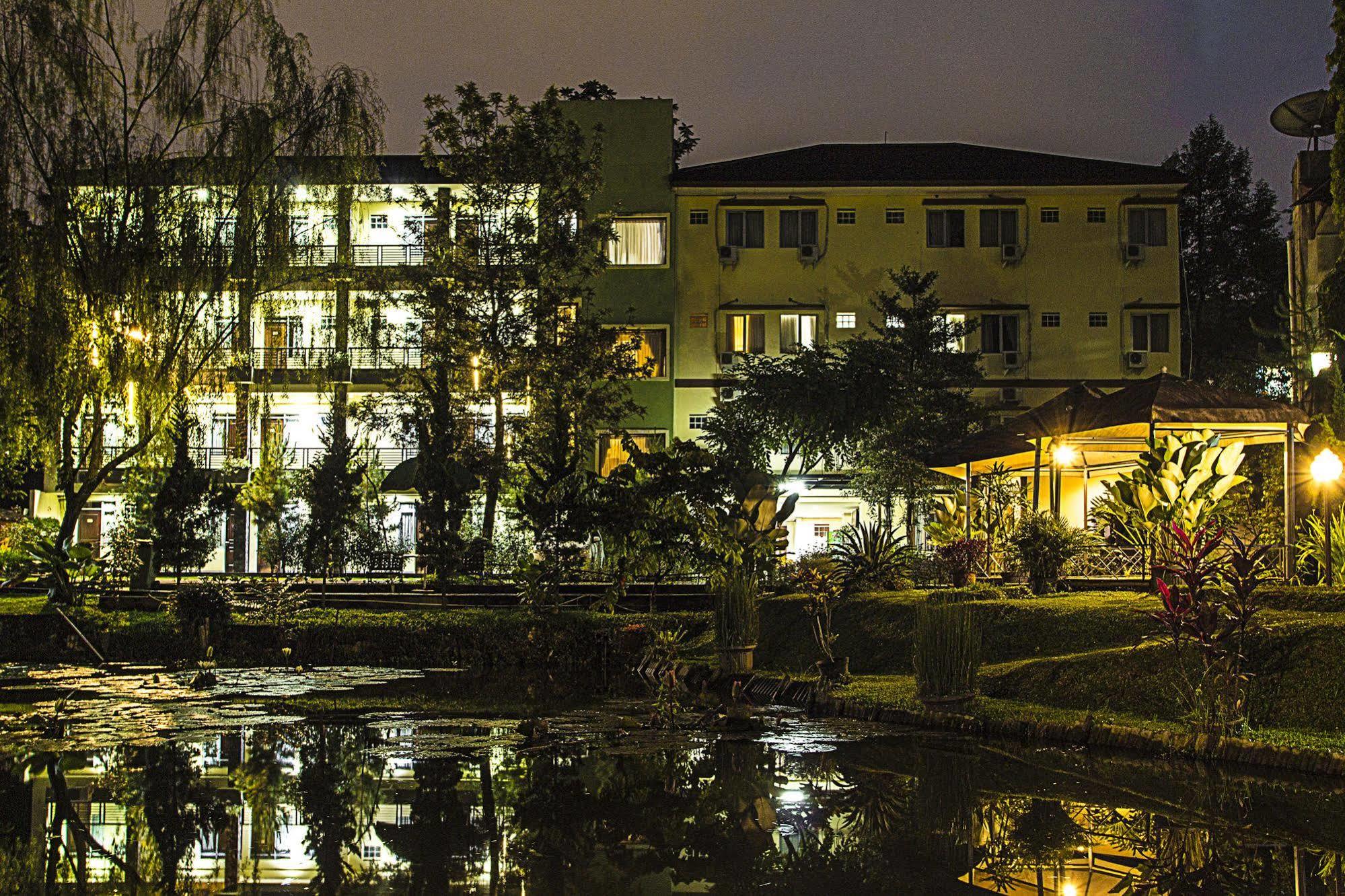 Hotel Lotus Bandung Extérieur photo