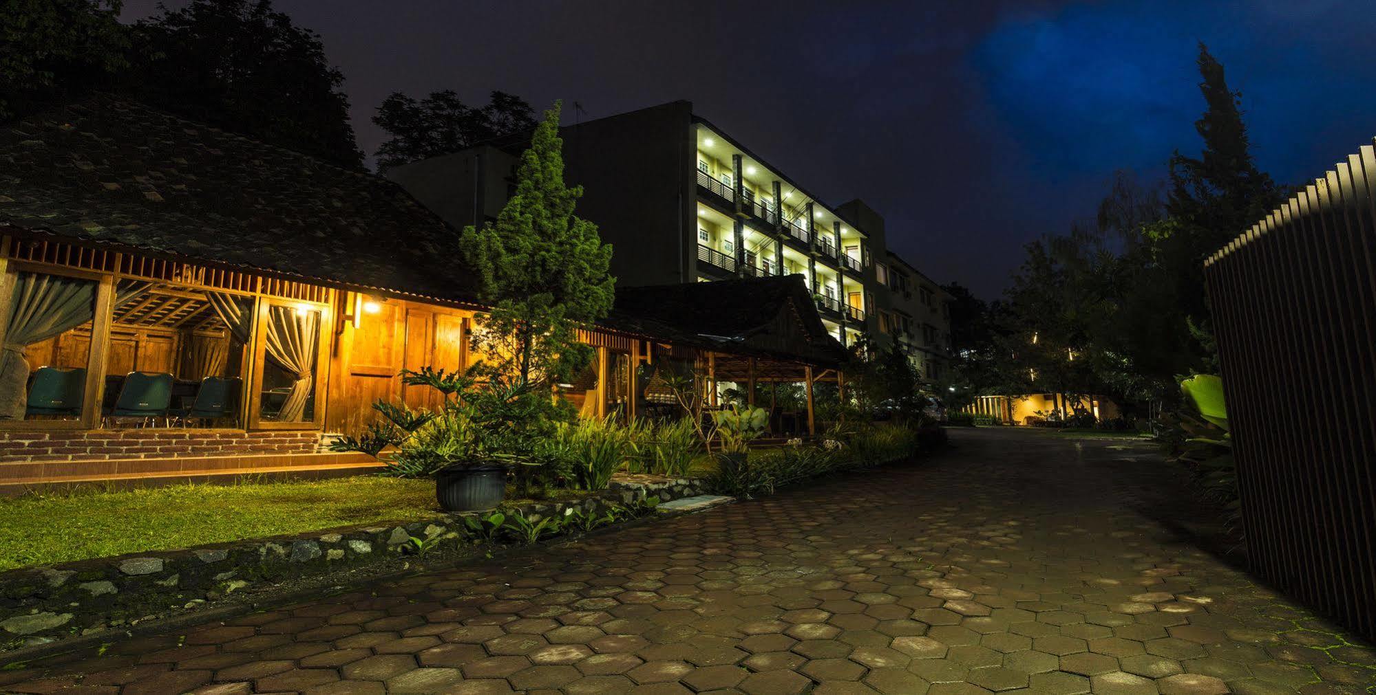 Hotel Lotus Bandung Extérieur photo